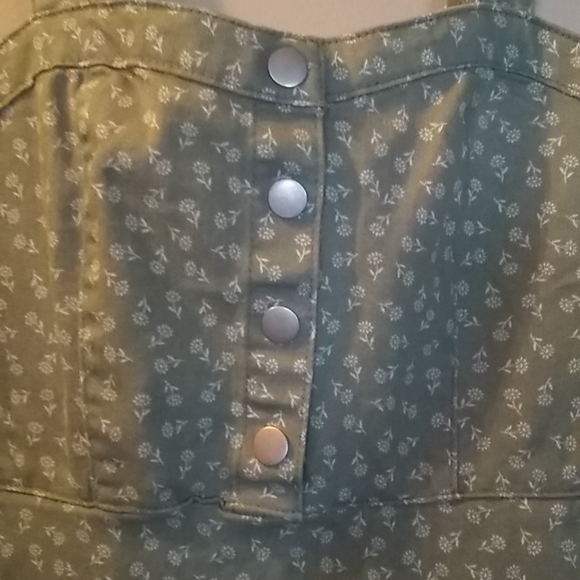 green jumper - Picture 3 of 8